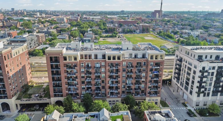 833 W 15th Pl. #303