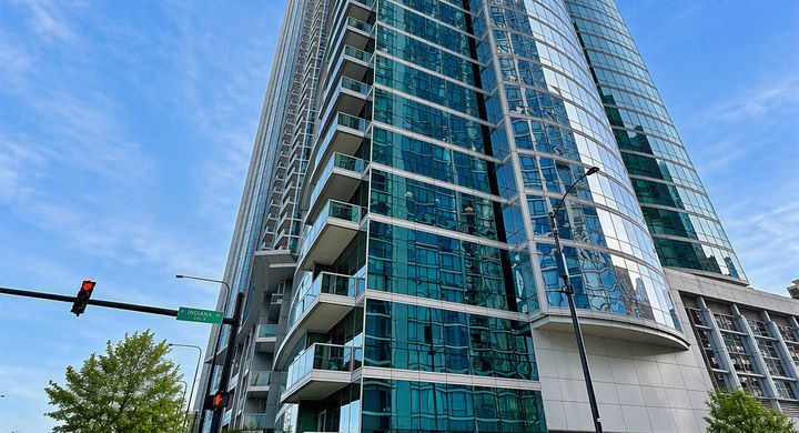 1201 S Prairie Ave. #903