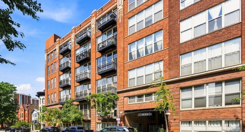 Unit #411 at 1500 W Monroe St.