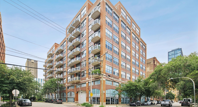 Unit #801 at 933 W Van Buren St.
