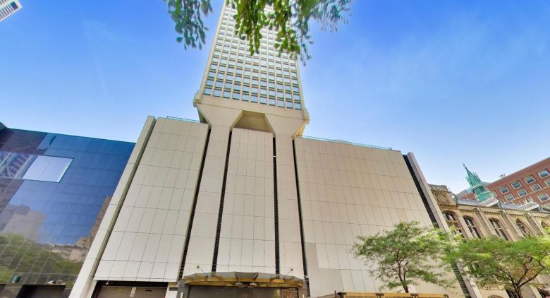 111 E Chestnut St. #35J