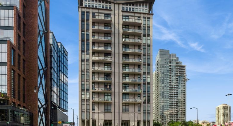740 W Fulton St. #1306