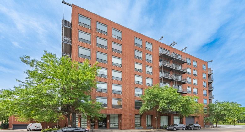 859 W Erie St. #506
