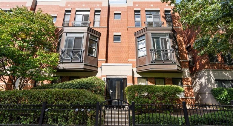 944 W 15th Pl.