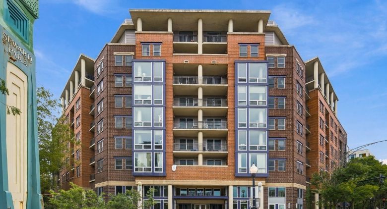 437 W Division St. #515