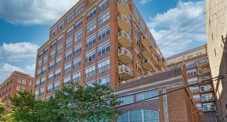933 W Van Buren St. #821