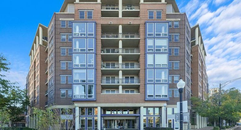 437 W Division St.