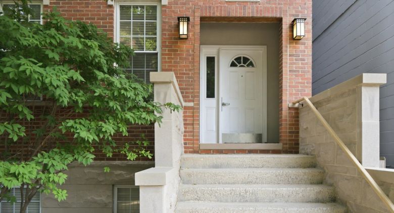 1457 W Fry St.