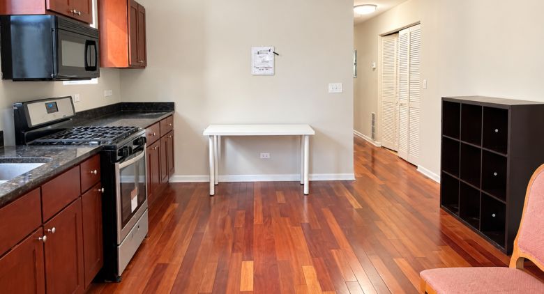 5142 S Ingleside Ave. #2C