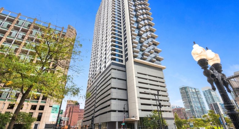Loop apartment for rent