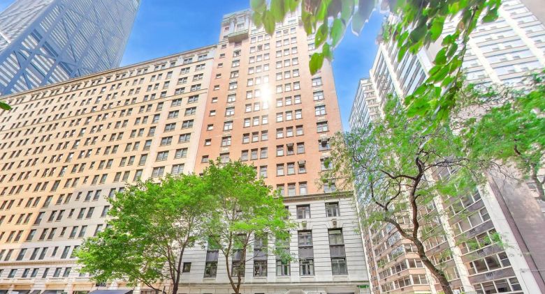 222 E Chestnut St. #9D