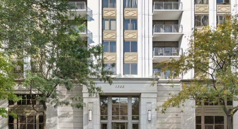 1322 S Prairie Ave. #1706