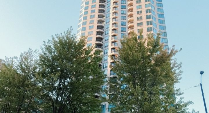 Unit #1401 at 400 N Lasalle St.