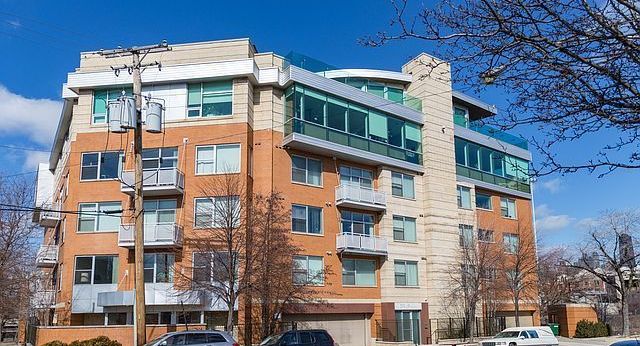 Unit #105 at 914 W Hubbard St.