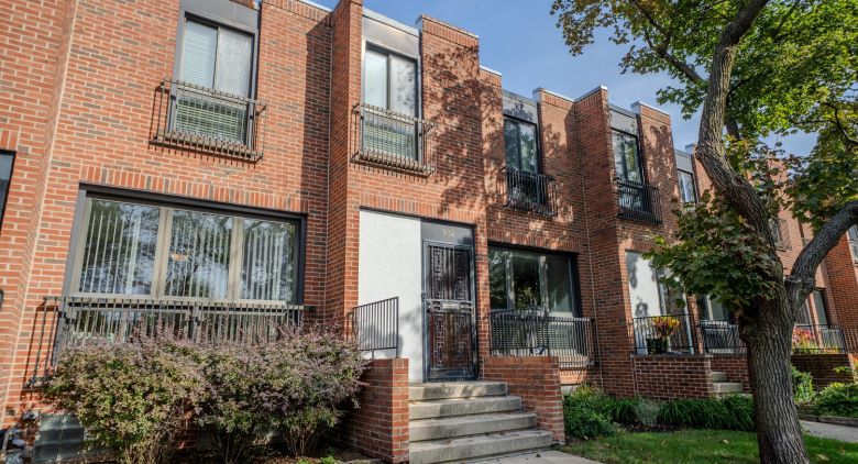 932 E 55th St.
