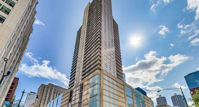 Unit #W3005 at 545 N Dearborn St.
