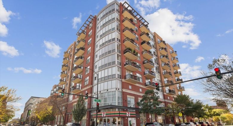 West Loop apartment for rent