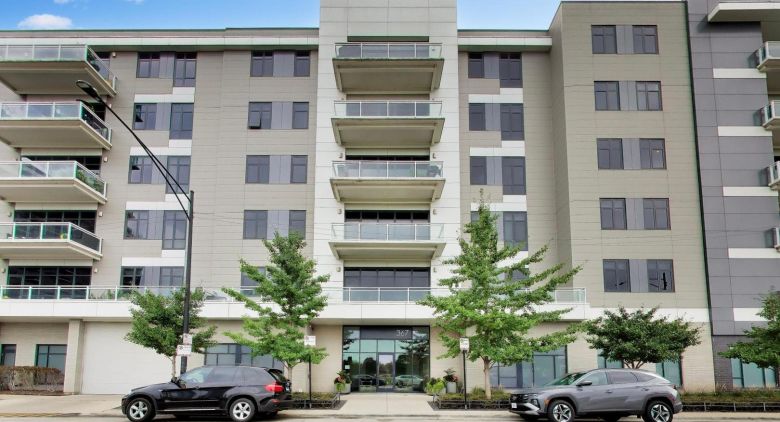 Near North apartment for rent