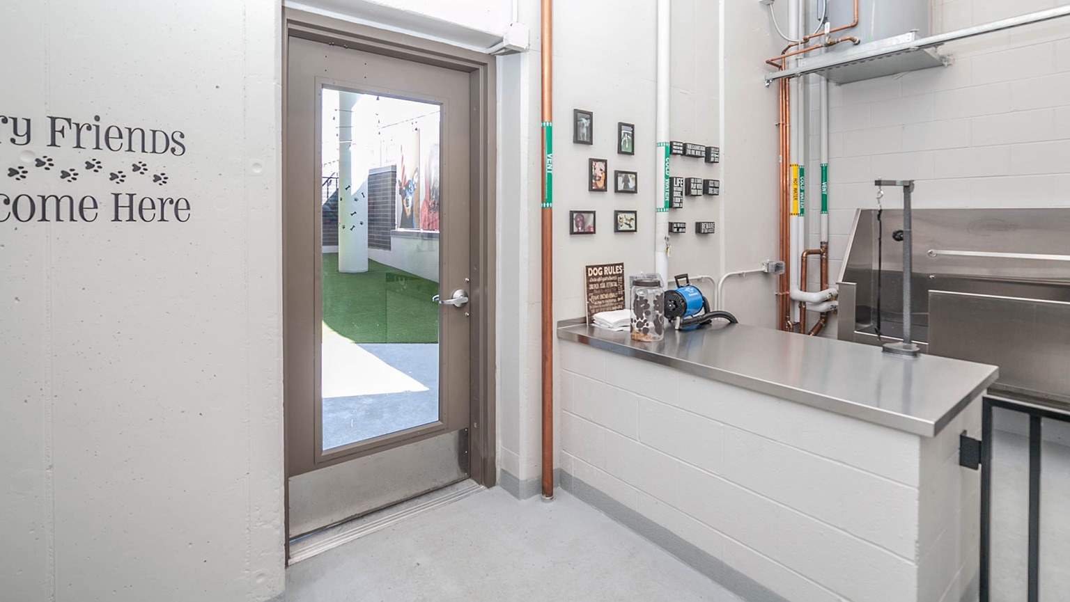 Convenient pet spa and dog wash station at Niche 905 in Chicago, featuring a large tub and grooming tools for furry friends