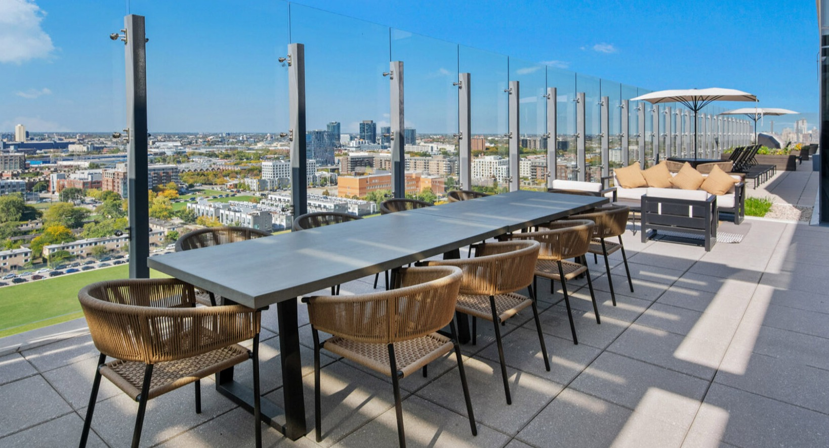 Expansive rooftop terrace at Niche 905 in Chicago, offering multiple dining and lounge areas with incredible city vistas