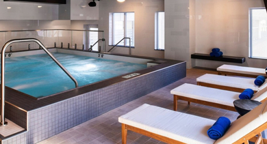 Relaxing indoor hot tub and lounge area with comfortable recliners, perfect for unwinding at OLD TOWN PARK TWO Chicago