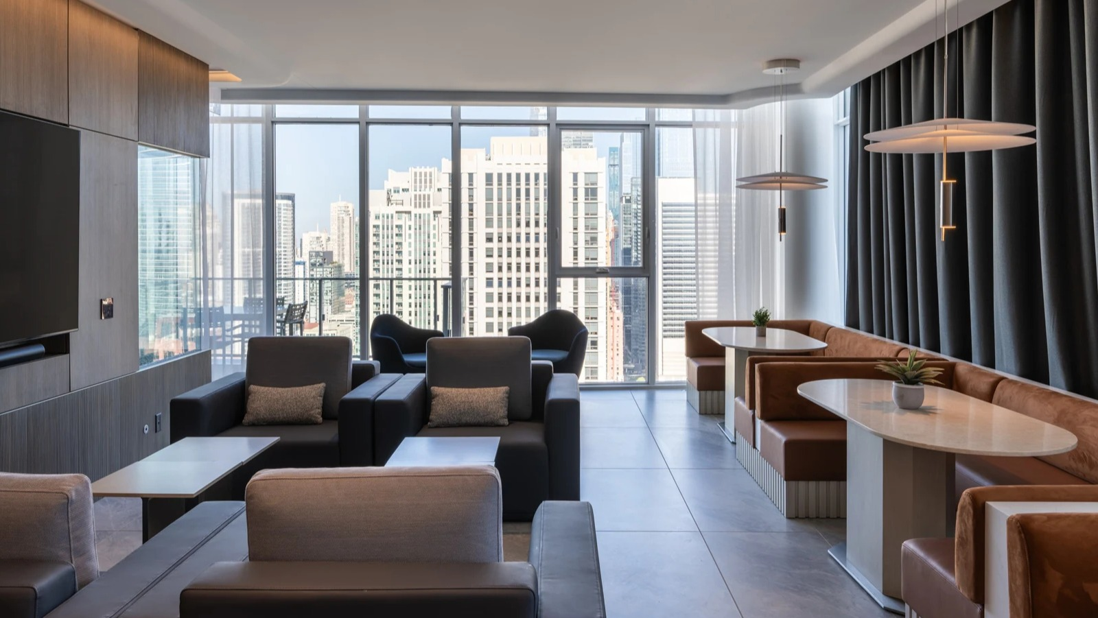 Chic sky lounge at Onni Fulton Market in Chicago, featuring comfortable seating, dining areas, and panoramic city views