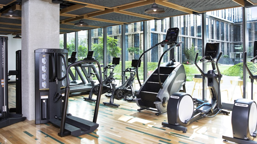 State-of-the-art fitness center at Porte Apartments Chicago, featuring a variety of cardio and strength training equipment in a spacious setting