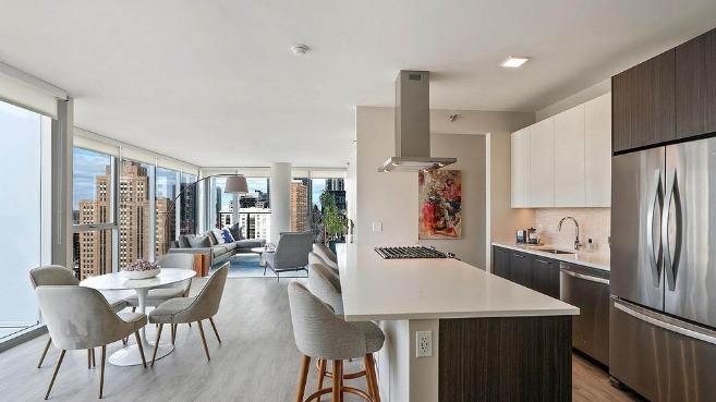 Residences at 8 East Huron