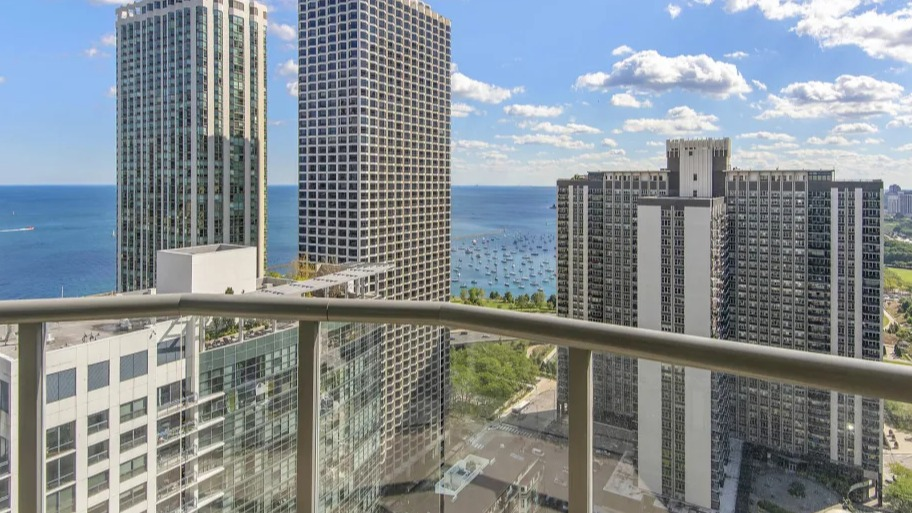 Expansive balcony view at Shoreham and Tides apartments in Chicago overlooking Lake Michigan and city skyline