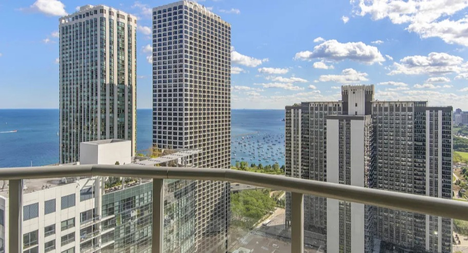 Expansive balcony view at Shoreham and Tides apartments in Chicago overlooking Lake Michigan and city skyline