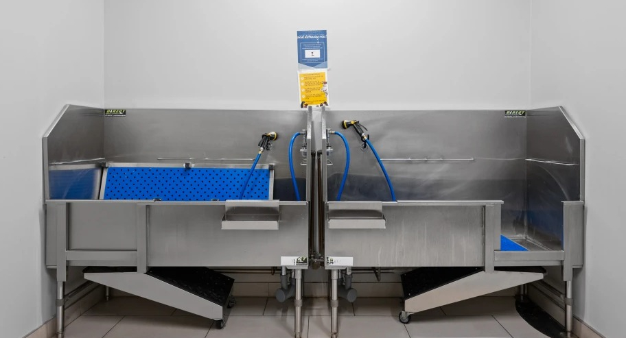 Convenient pet wash station with dual stainless steel tubs and hoses at Shoreham and Tides apartments in Chicago