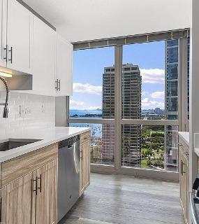 Bright kitchen with a lake view at Shoreham and Tides apartments in Chicago