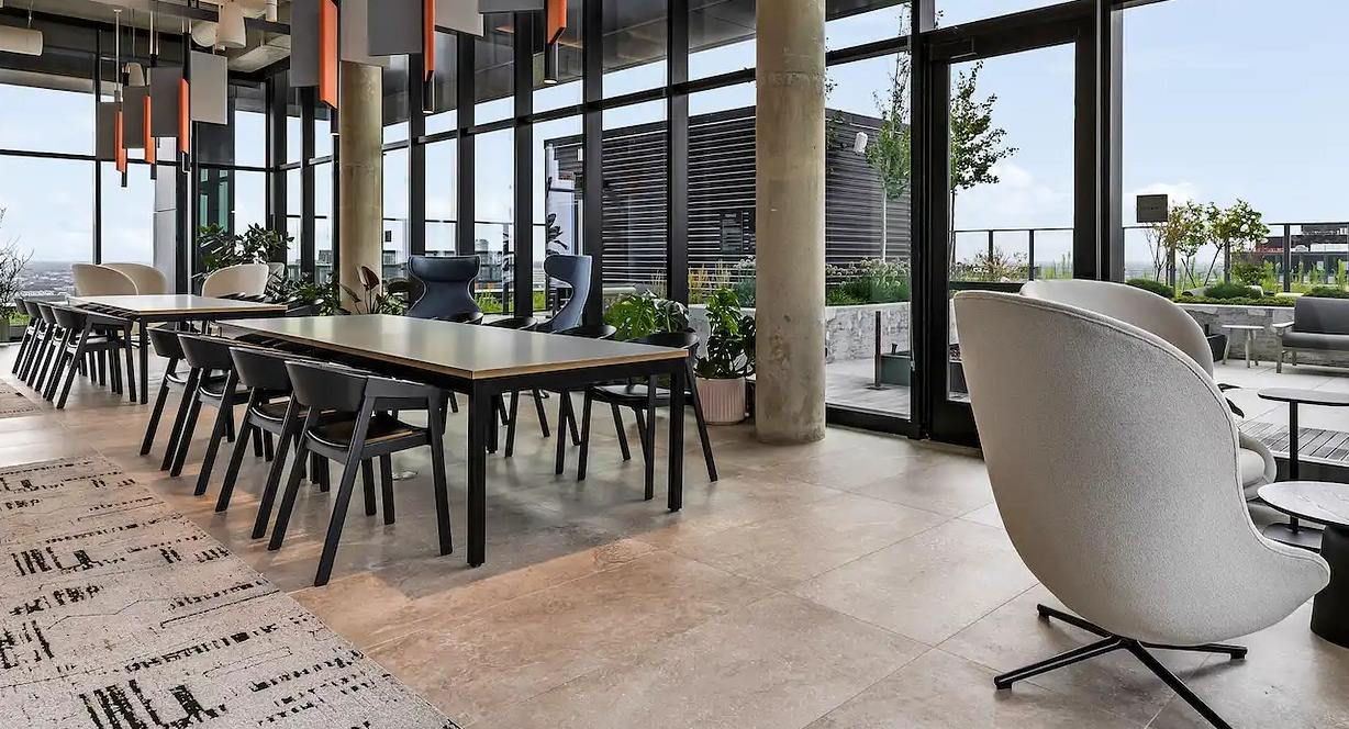 Spacious resident lounge at The Elizabeth Chicago, featuring diverse seating arrangements, large windows, and a dedicated workspace