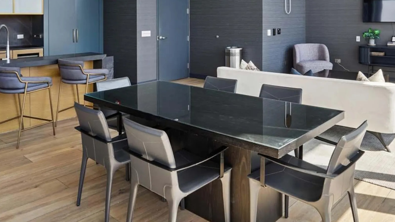 Chic resident lounge and communal kitchen with modern appliances and a large dining table at Wolf Point East in Chicago