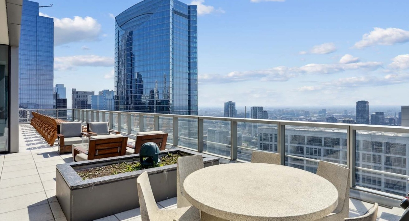 Rooftop terrace at Wolf Point West apartments in Chicago with outdoor seating, dining, and skyline views